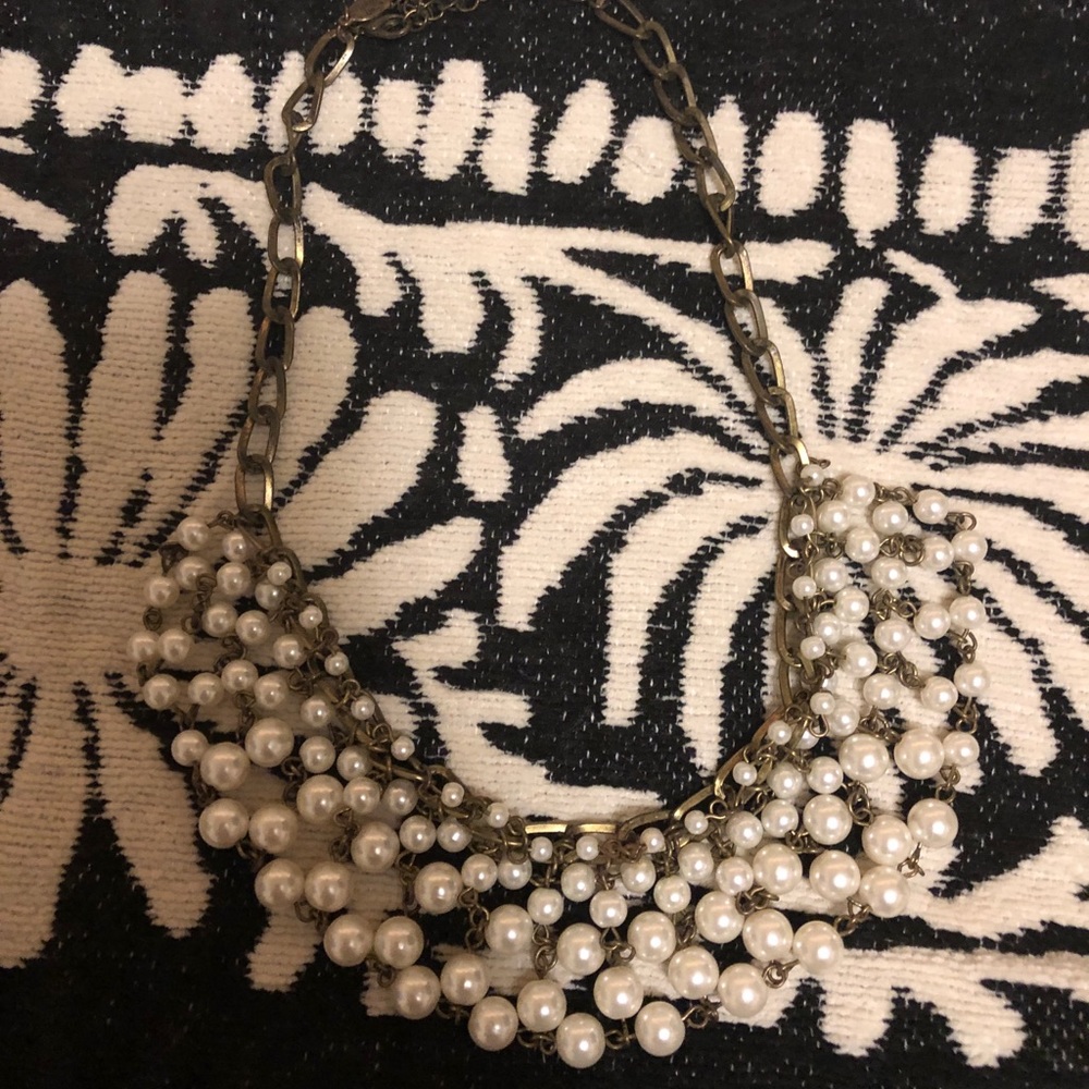 Beautiful set of faux pearls by Cookie lee 💕